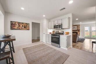 7611 Navarro Pl in Austin, TX - Building Photo - Building Photo