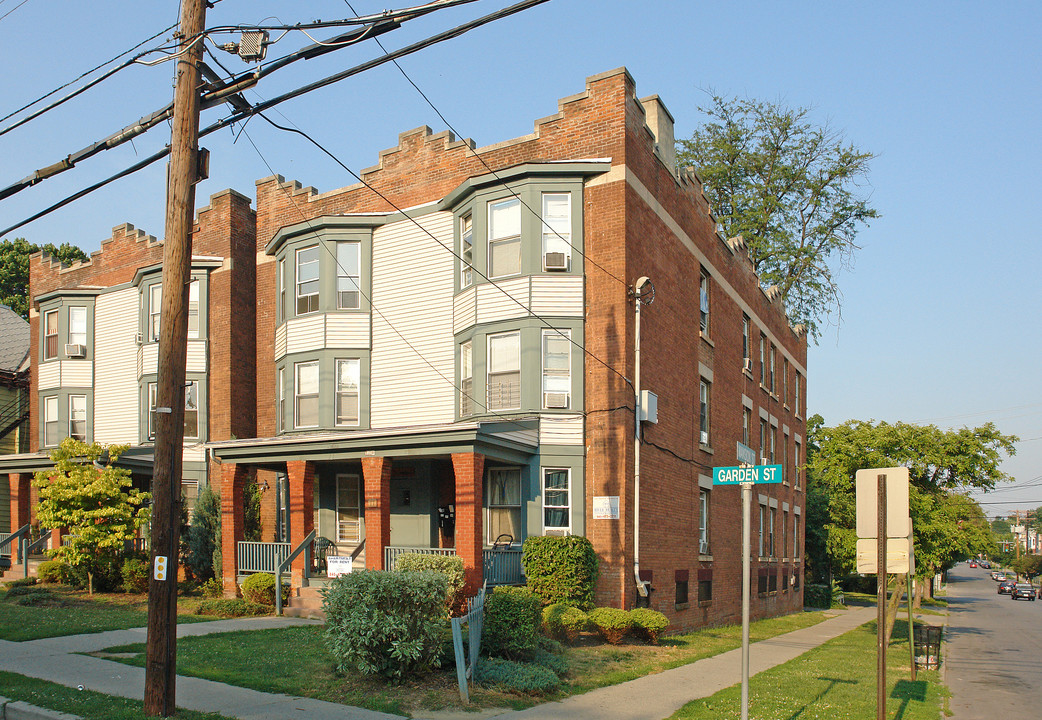 77 Garden St in Poughkeepsie, NY - Building Photo