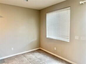 9265 Romance Diamond St in Las Vegas, NV - Foto de edificio - Building Photo