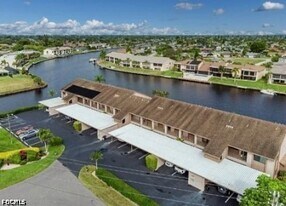 3813 SE 11th Pl in Cape Coral, FL - Building Photo