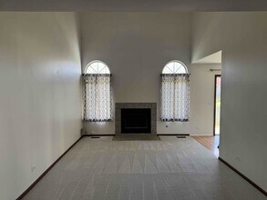 134 Winchester Dr in Streamwood, IL - Building Photo - Building Photo
