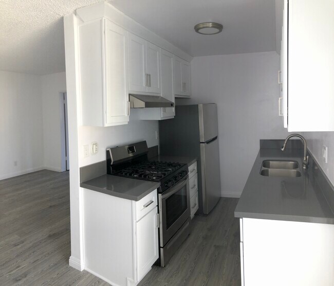 3337 S Durango Ave in Los Angeles, CA - Building Photo - Building Photo