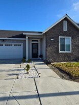 470 University Dr in Lemoore, CA - Building Photo