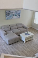 523 W Summerfield Cir in Anaheim, CA - Building Photo - Building Photo