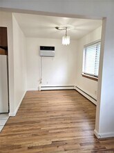 31 Hickory Rd in Port Washington, NY - Building Photo - Building Photo