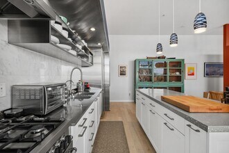 4080 Glencoe Ave, Unit 420 in Marina Del Rey, CA - Foto de edificio - Building Photo