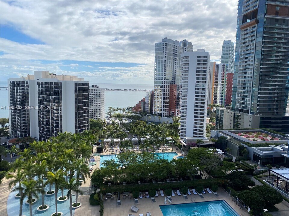 185 SE 14th Terrace in Miami, FL - Building Photo