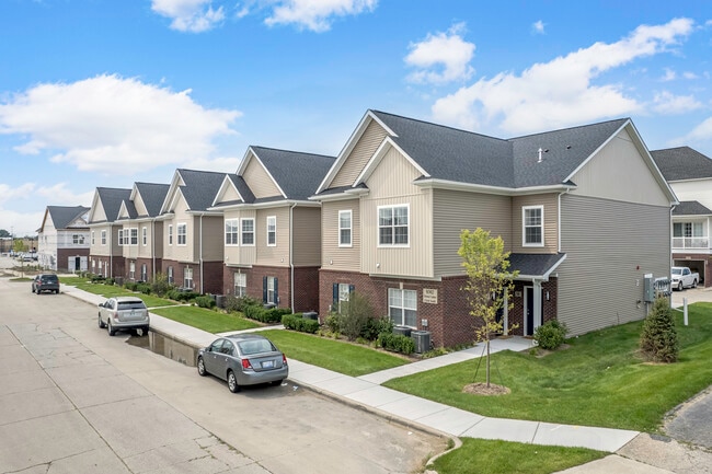 Towne Center Apartments in Warren, MI - Building Photo - Building Photo