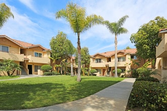 Palm Villas Apartments in Chula Vista, CA - Foto de edificio - Building Photo