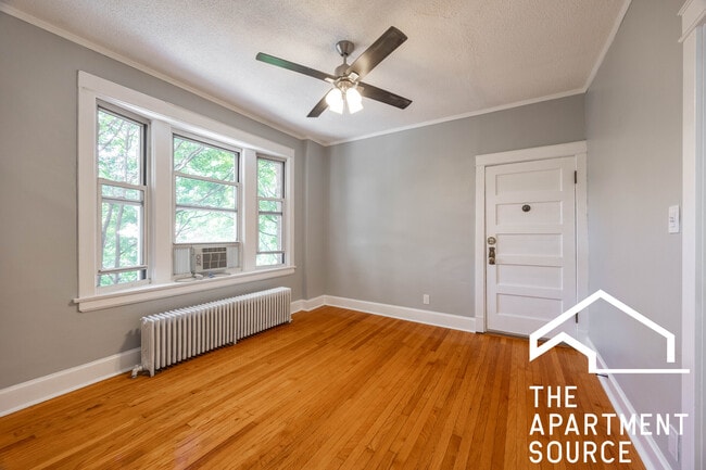 3219 N Leavitt St, Unit 1R in Chicago, IL - Building Photo - Building Photo