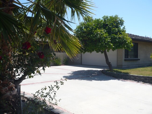 2264 Cochran St in Simi Valley, CA - Building Photo - Building Photo