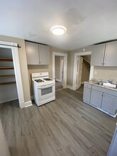 1720 N Astor St, Unit 1720A in Milwaukee, WI - Building Photo - Building Photo