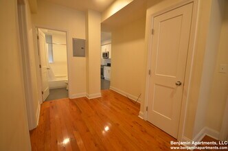 123 Sutherland Rd, Unit B in Boston, MA - Building Photo - Building Photo