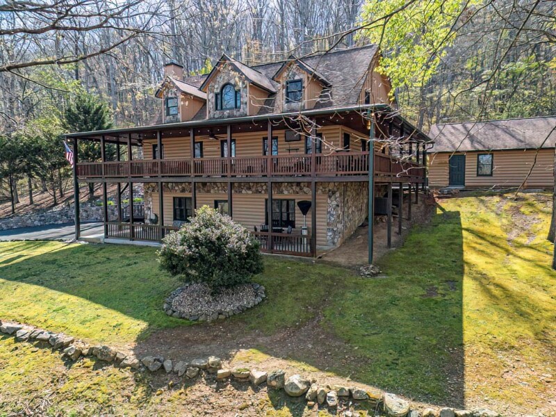 197 Meadowood Ln in Blue Ridge, GA - Building Photo