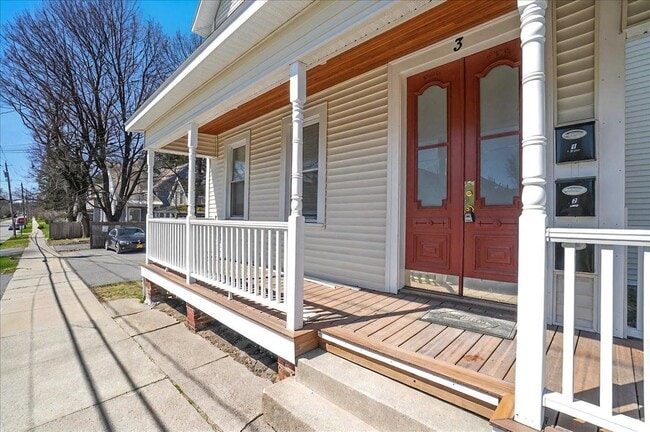 3 Waterbury St