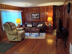 209 Walnut St in Edinboro, PA - Foto de edificio - Building Photo