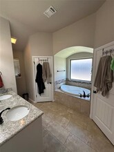 4504 Sapphire Ln in Granbury, TX - Building Photo - Building Photo