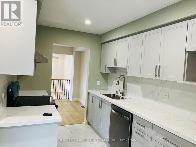 70 Lady Churchill Ct in Toronto, ON - Building Photo - Building Photo