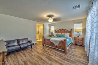 5630 Aspen Heights Dr in Las Vegas, NV - Building Photo - Building Photo