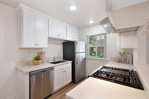 Brentwood Village Apartments in Turlock, CA - Building Photo