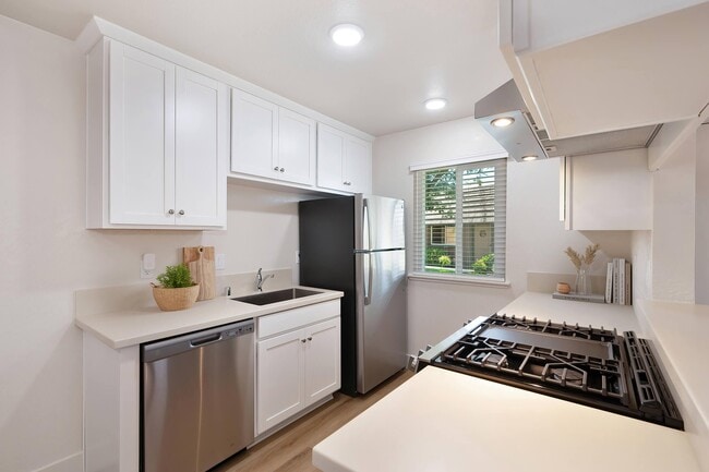 Brentwood Village Apartments