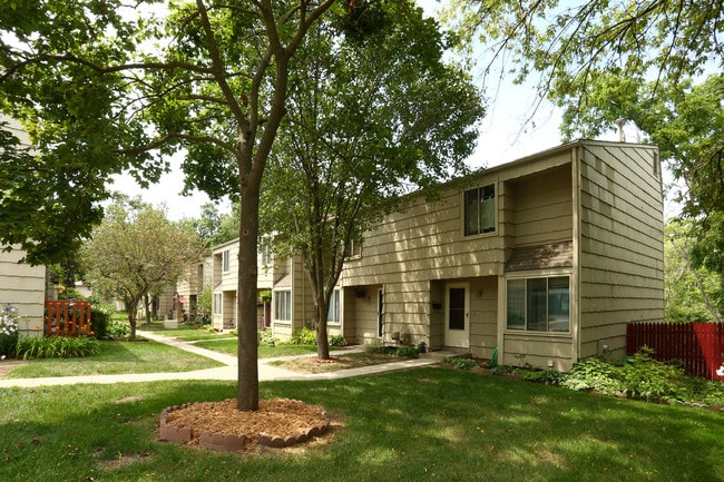 Brighton Valley Condos in Brighton, MI - Foto de edificio - Building Photo