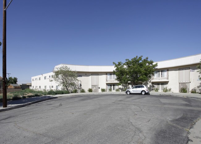 Expressions Senior Living in Palmdale, CA - Foto de edificio - Building Photo