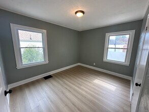 33 Marlindale Ave in Youngstown, OH - Foto de edificio - Building Photo