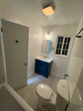 7112 Hood Ave, Unit c in Huntington Park, CA - Building Photo - Building Photo