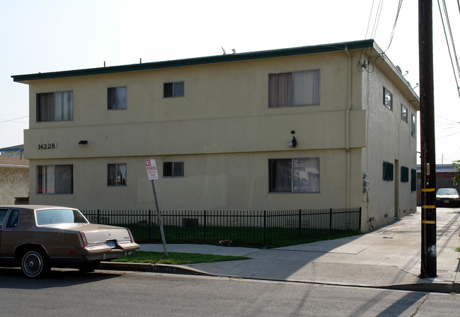 14228 Jefferson Ave in Hawthorne, CA - Building Photo - Building Photo