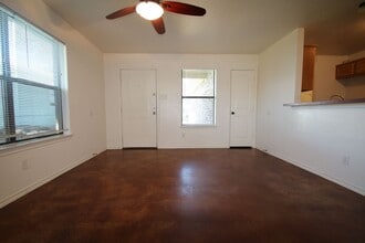 8109 Doreen Ave-Unit -8111 in Fort Worth, TX - Building Photo - Building Photo