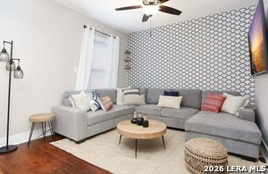 230 E Thompson Pl in San Antonio, TX - Building Photo - Building Photo