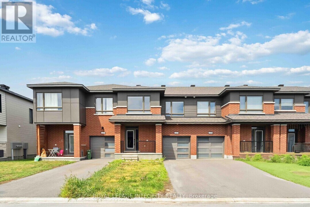 227 Ormiston Cres in Ottawa, ON - Building Photo