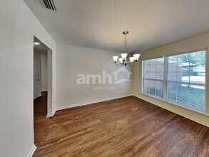 3256 Silverado Cir in Green Cove Springs, FL - Foto de edificio - Building Photo