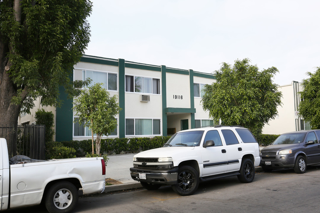 Bernard Apartments in Northridge, CA - Foto de edificio