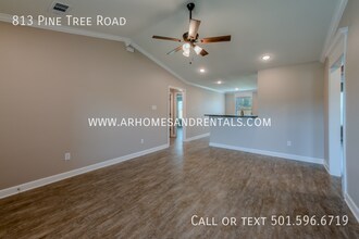 813 Pine Tree Rd in Jacksonville, AR - Foto de edificio - Building Photo