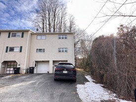 54 Northern Dr in Troy, NY - Building Photo