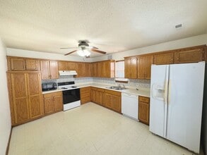 1006 Foxridge Dr in Warrensburg, MO - Building Photo - Building Photo