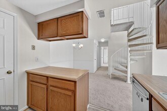 6903 Sandra Marie Cir in Alexandria, VA - Building Photo - Building Photo