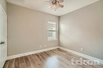 7982 Camden Woods Dr in Tampa, FL - Building Photo - Building Photo