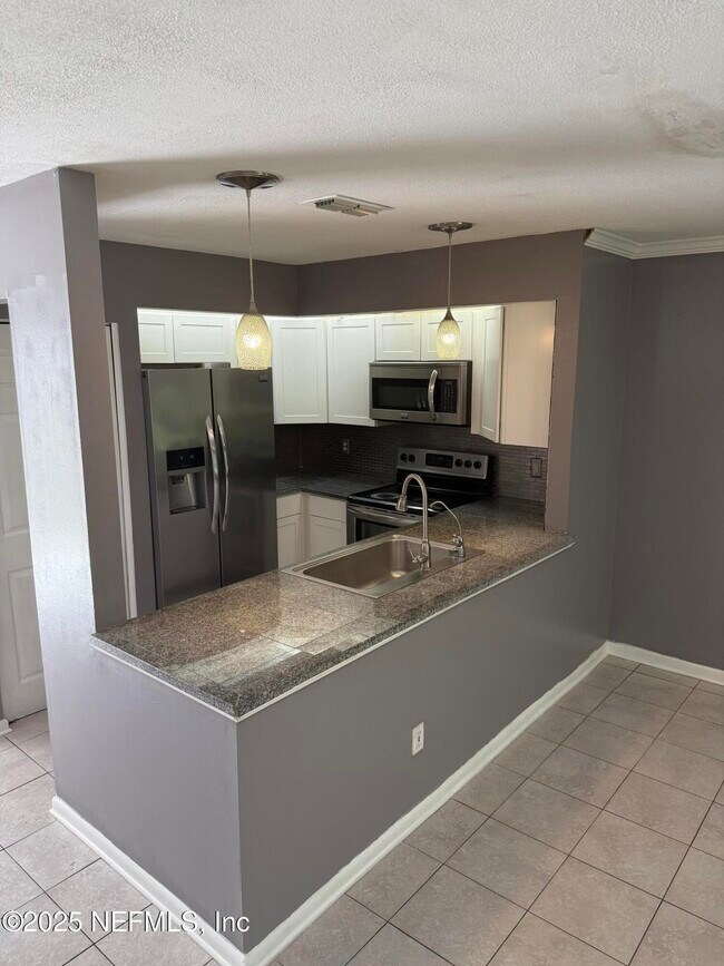 8550 Sturbridge Cir W in Jacksonville, FL - Building Photo - Building Photo