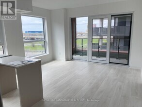 8 Tippett Rd in Toronto, ON - Building Photo - Building Photo