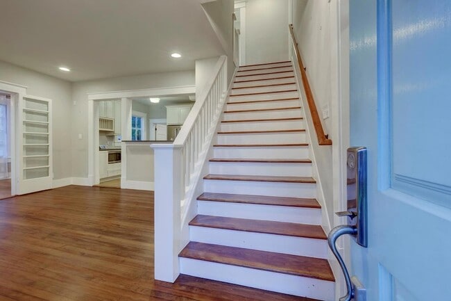 1205 Enfield Rd in Austin, TX - Foto de edificio - Building Photo