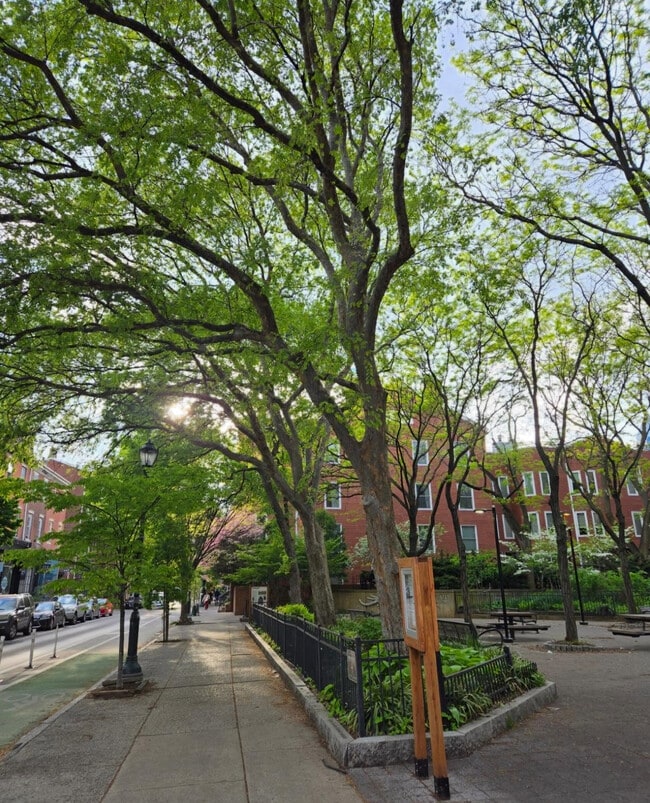 1104 Pine St, Unit 1 in Philadelphia, PA - Building Photo - Building Photo