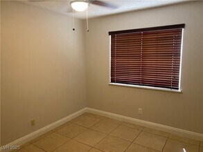 2233 Placer Creek Ct in Las Vegas, NV - Foto de edificio - Building Photo