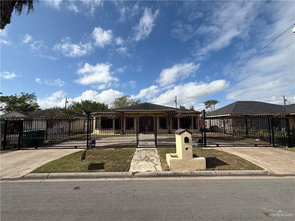 6804 S Naranja Ln in Pharr, TX - Building Photo