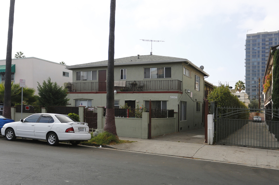 5926 Carlton Way in Los Angeles, CA - Building Photo