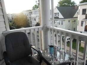 86 Easton St, Unit 3 in Boston, MA - Building Photo - Building Photo