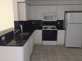 1387 Barcelona Way, Unit 12-6823 in Weston, FL - Building Photo - Building Photo