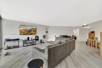 1301 NE 191st St in Miami, FL - Building Photo - Building Photo
